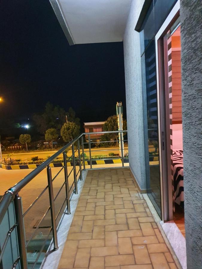 פייר Kompleksi Gjoni מראה חיצוני תמונה