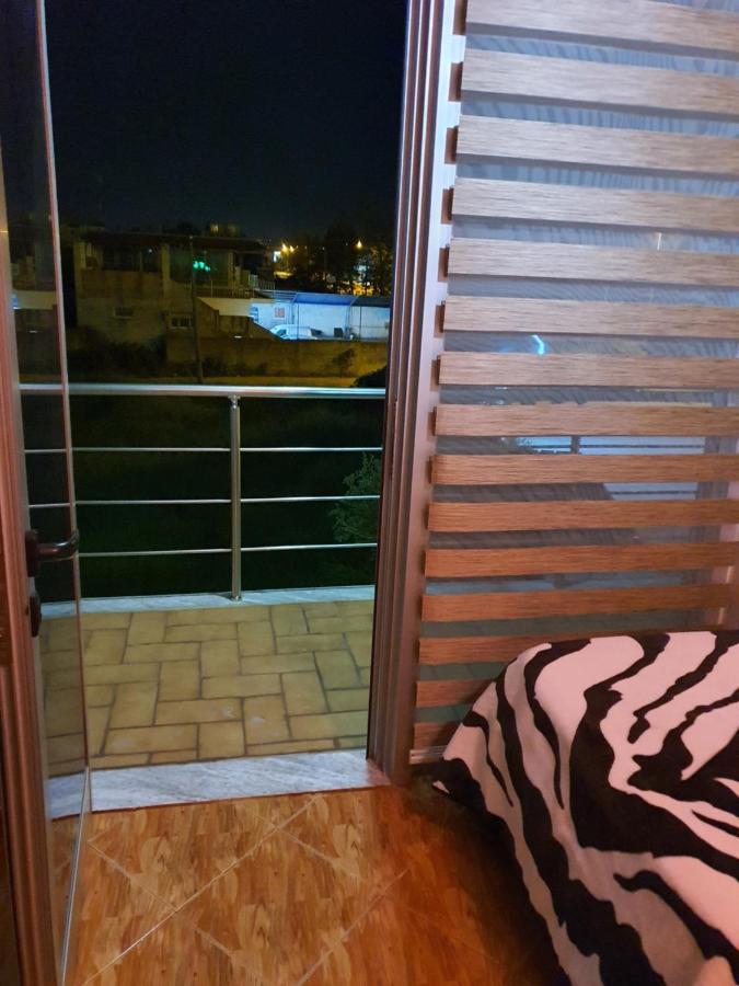 פייר Kompleksi Gjoni מראה חיצוני תמונה