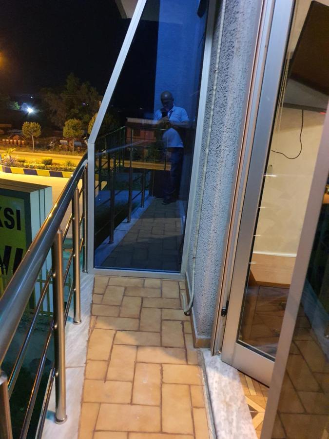 פייר Kompleksi Gjoni מראה חיצוני תמונה