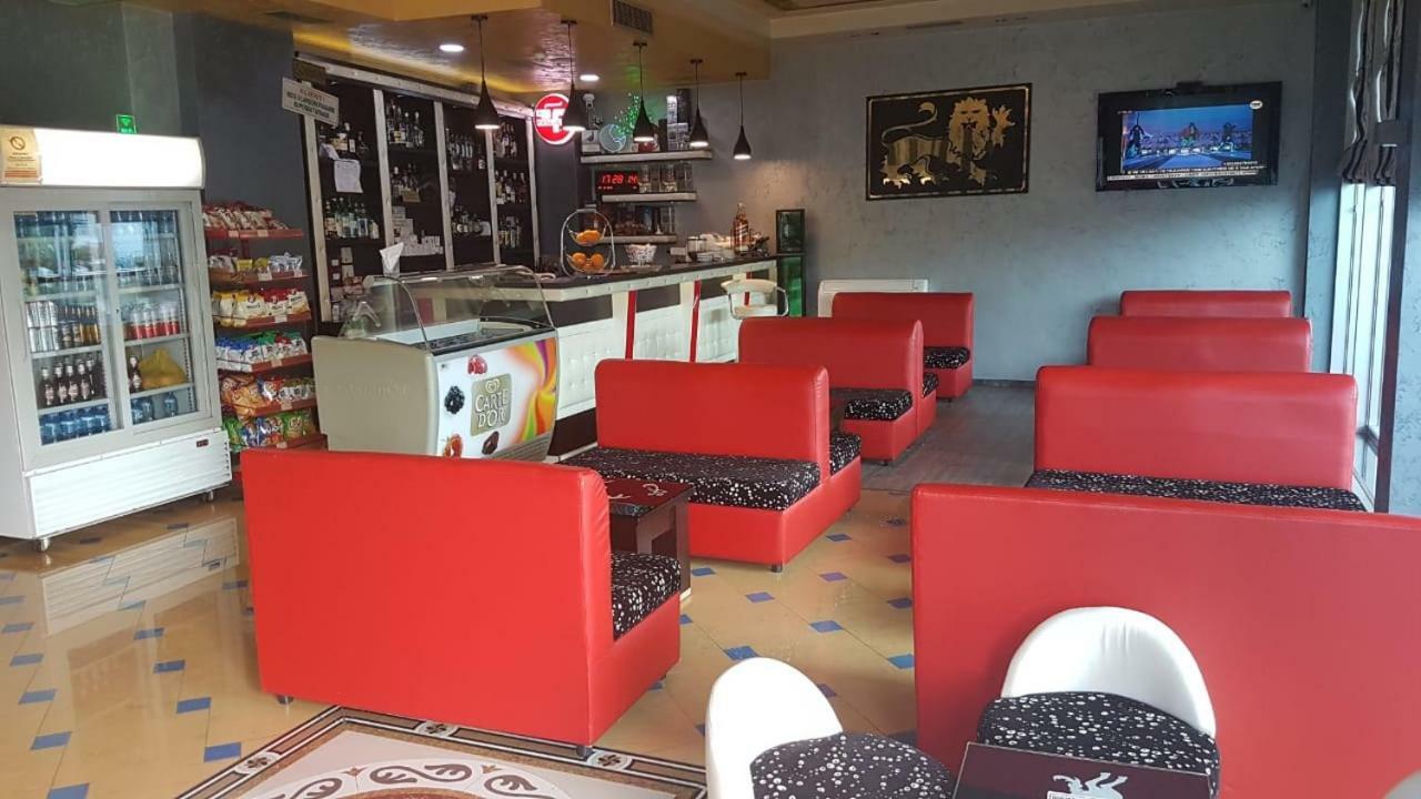 פייר Kompleksi Gjoni מראה חיצוני תמונה