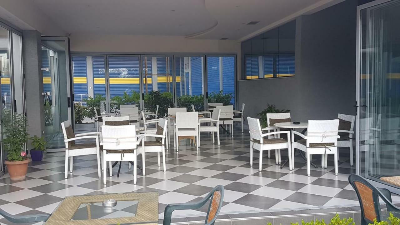 פייר Kompleksi Gjoni מראה חיצוני תמונה